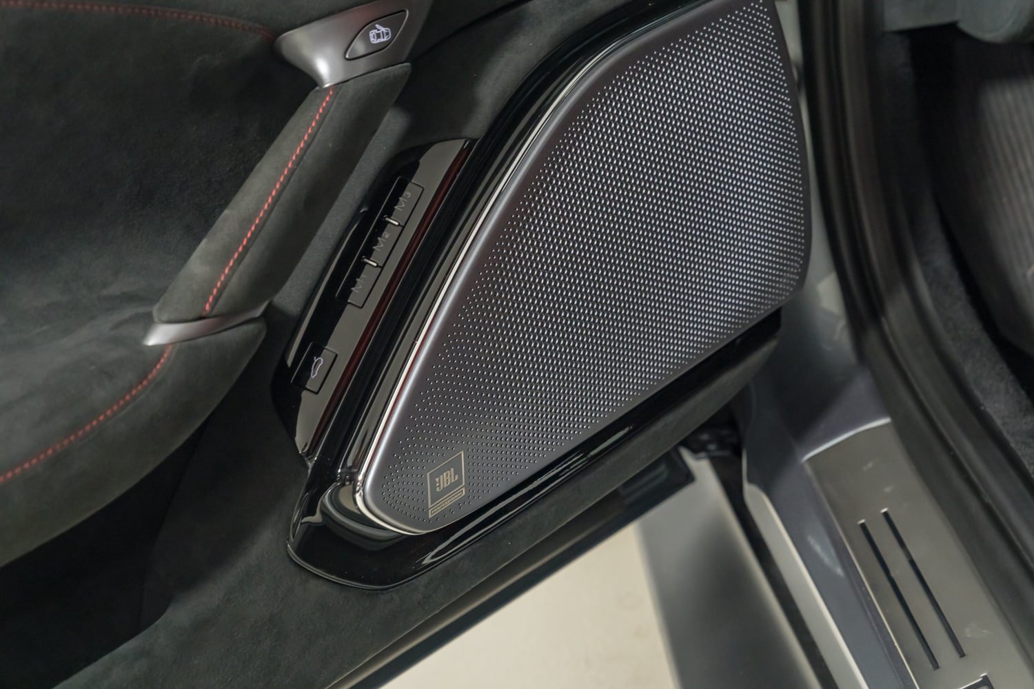 Used 2022 Ferrari Roma RWD image 22