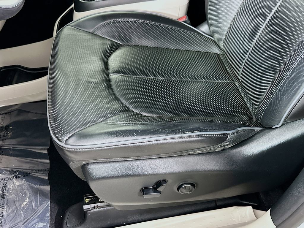 Certified 2020 Chrysler Pacifica Limited image 27
