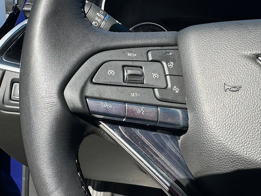 Used 2025 Cadillac XT6 Premium Luxury image 21