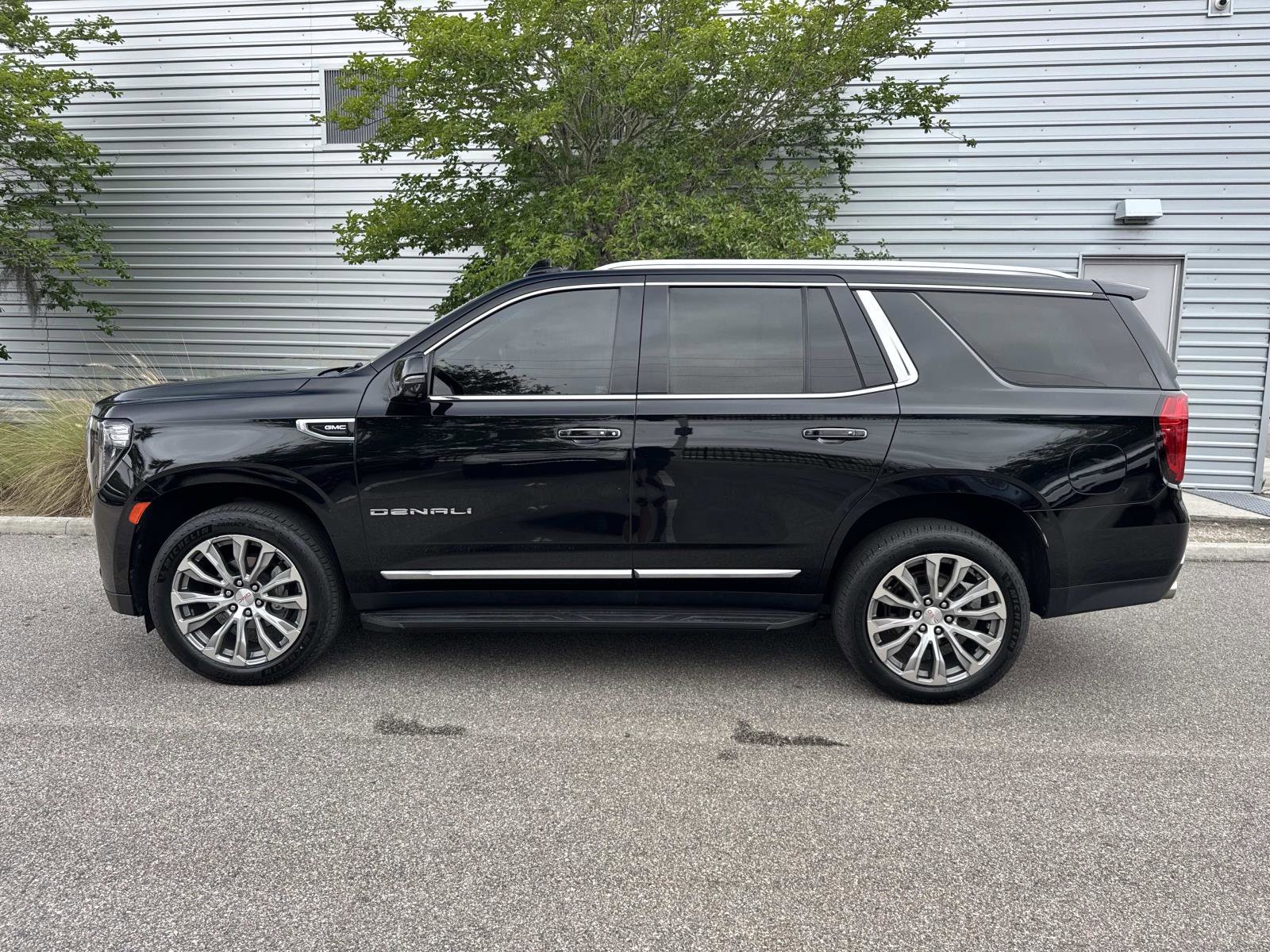 Used 2021 GMC Yukon Denali RWD image 2