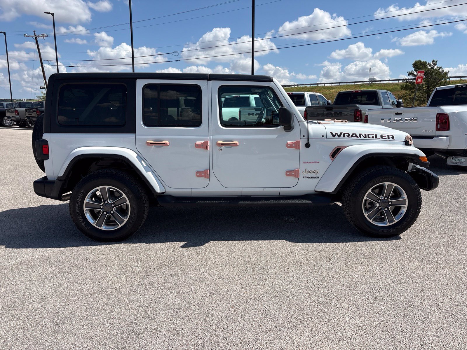 Used 2020 Jeep Wrangler Unlimited Sahara AWD/4WD image 7