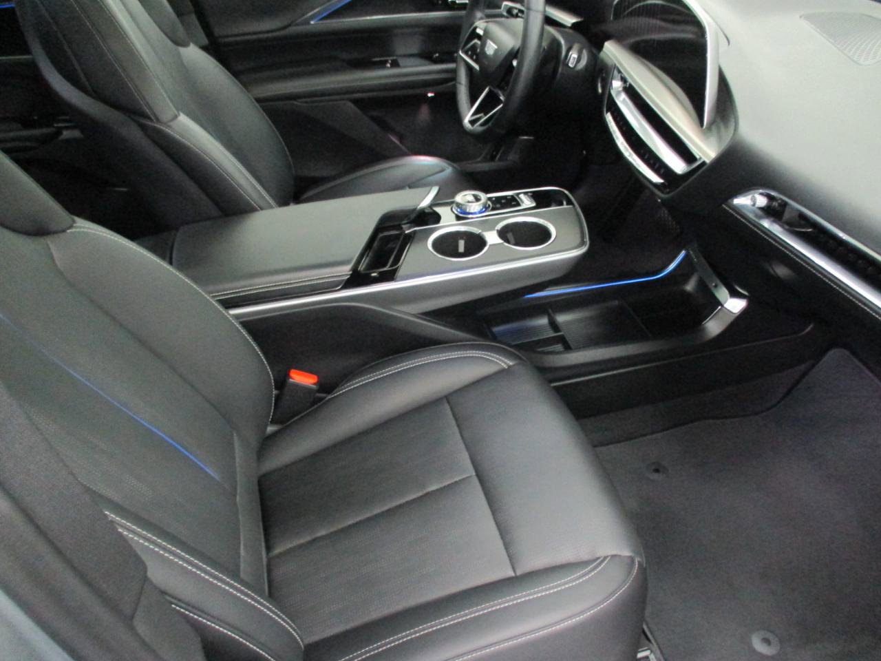 Used 2024 Cadillac Lyriq Sport image 12