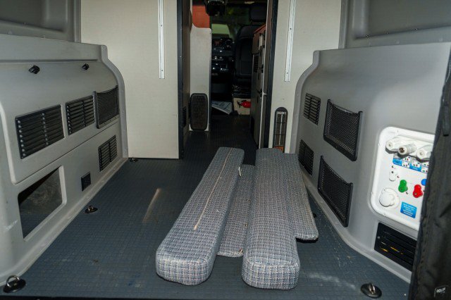 Used 2024 Mercedes-Benz Sprinter 2500 image 33