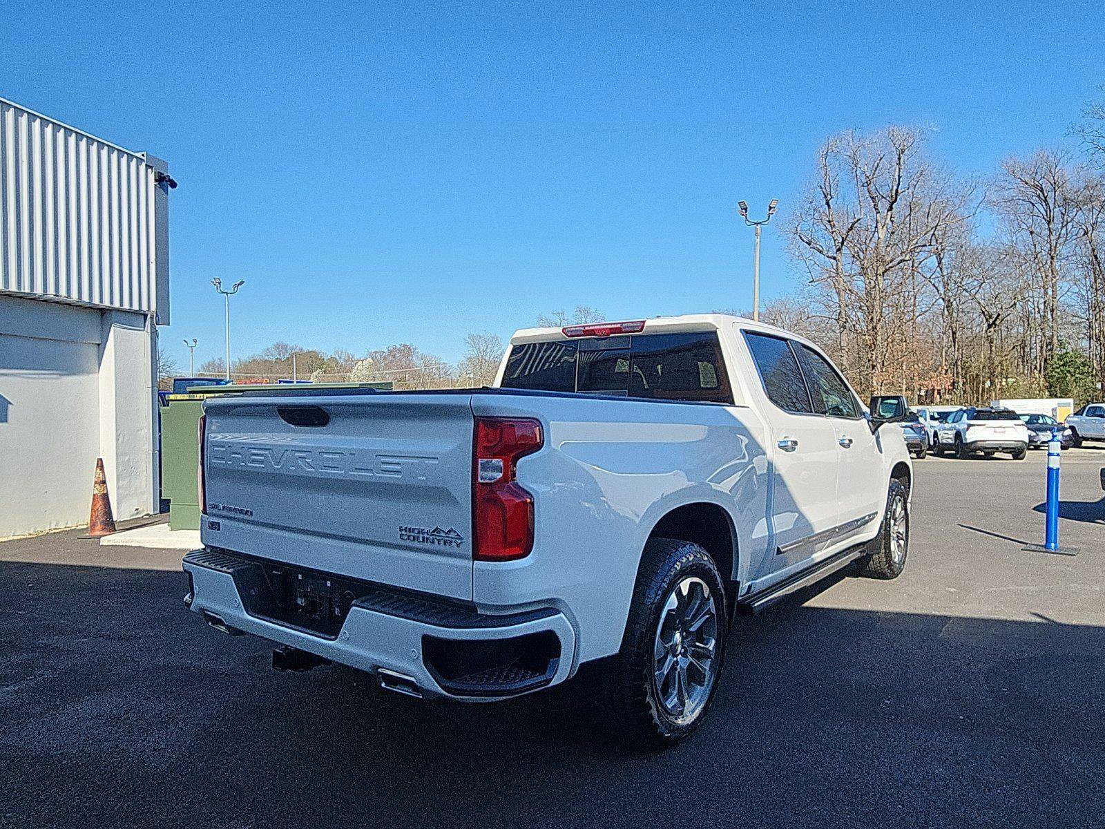Used 2025 Chevrolet Silverado 1500 High Country w/ Technology Package AWD/4WD image 5