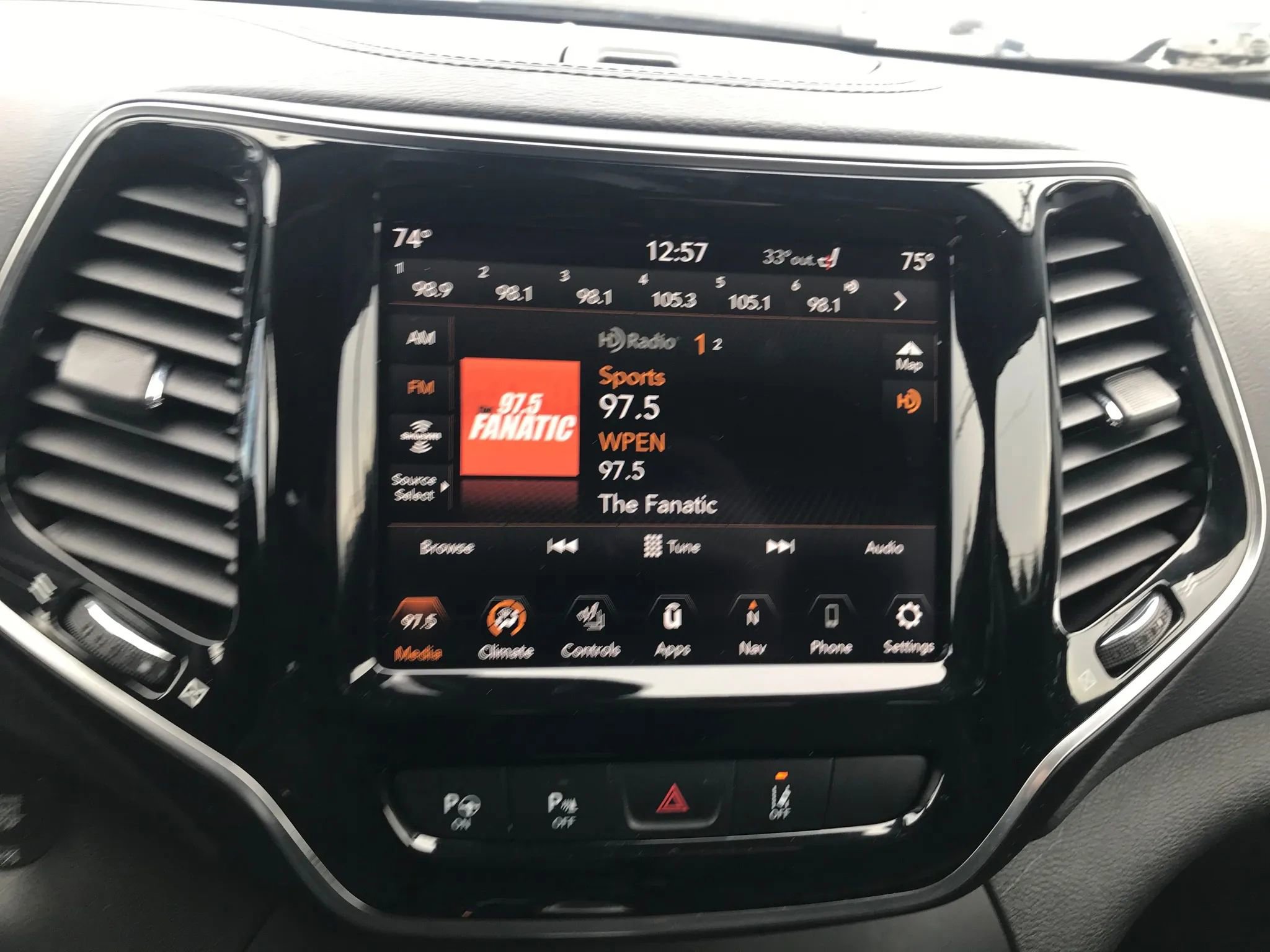 Used 2019 Jeep Cherokee Limited w/ Technology Group image 24