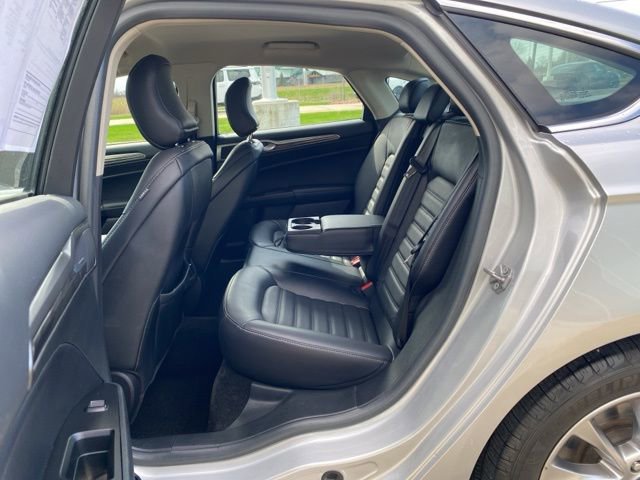 Used 2017 Ford Fusion SE w/ Fusion SE Technology Package image 23