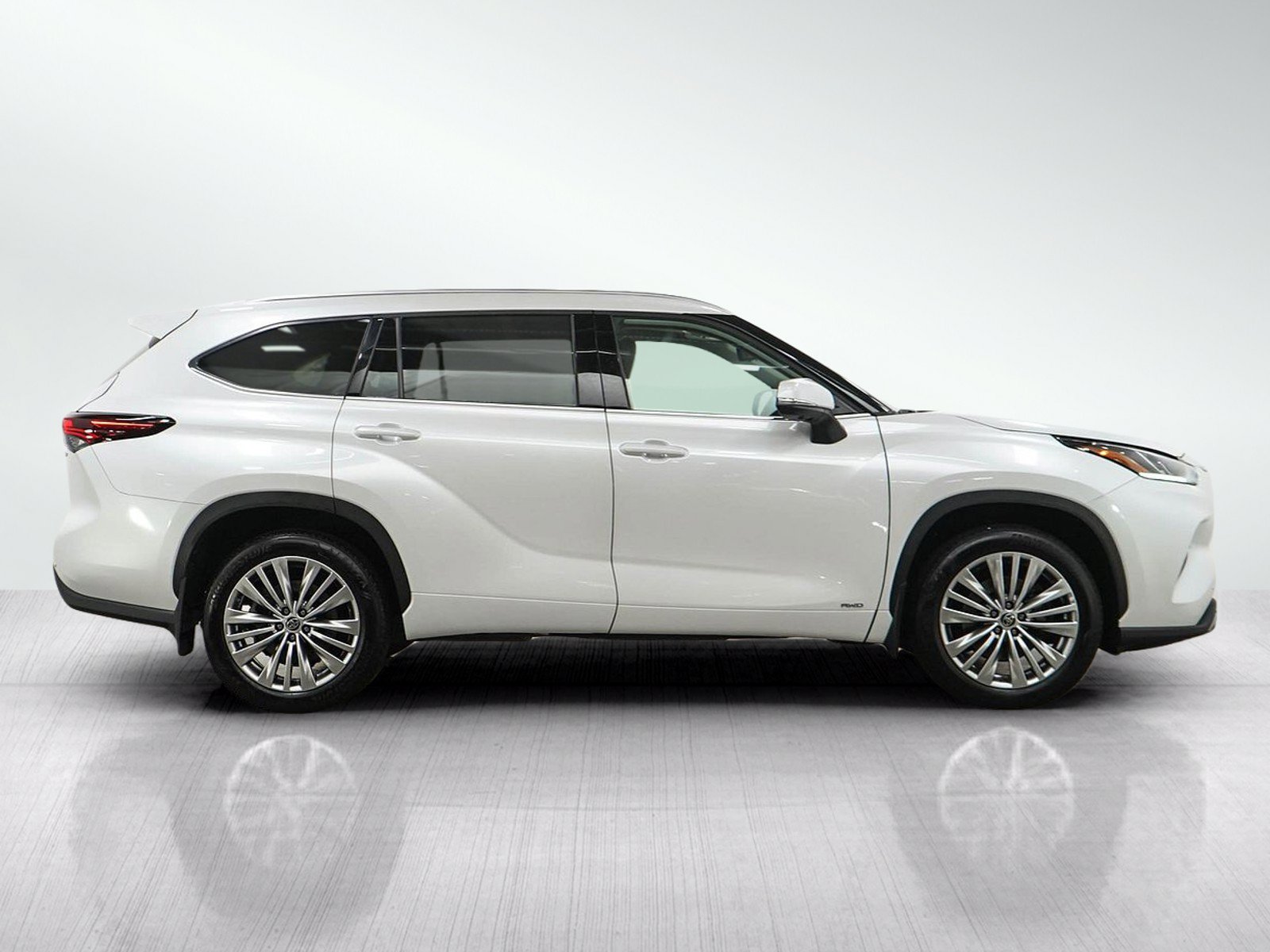 Used 2025 Toyota Highlander Platinum AWD/4WD image 6