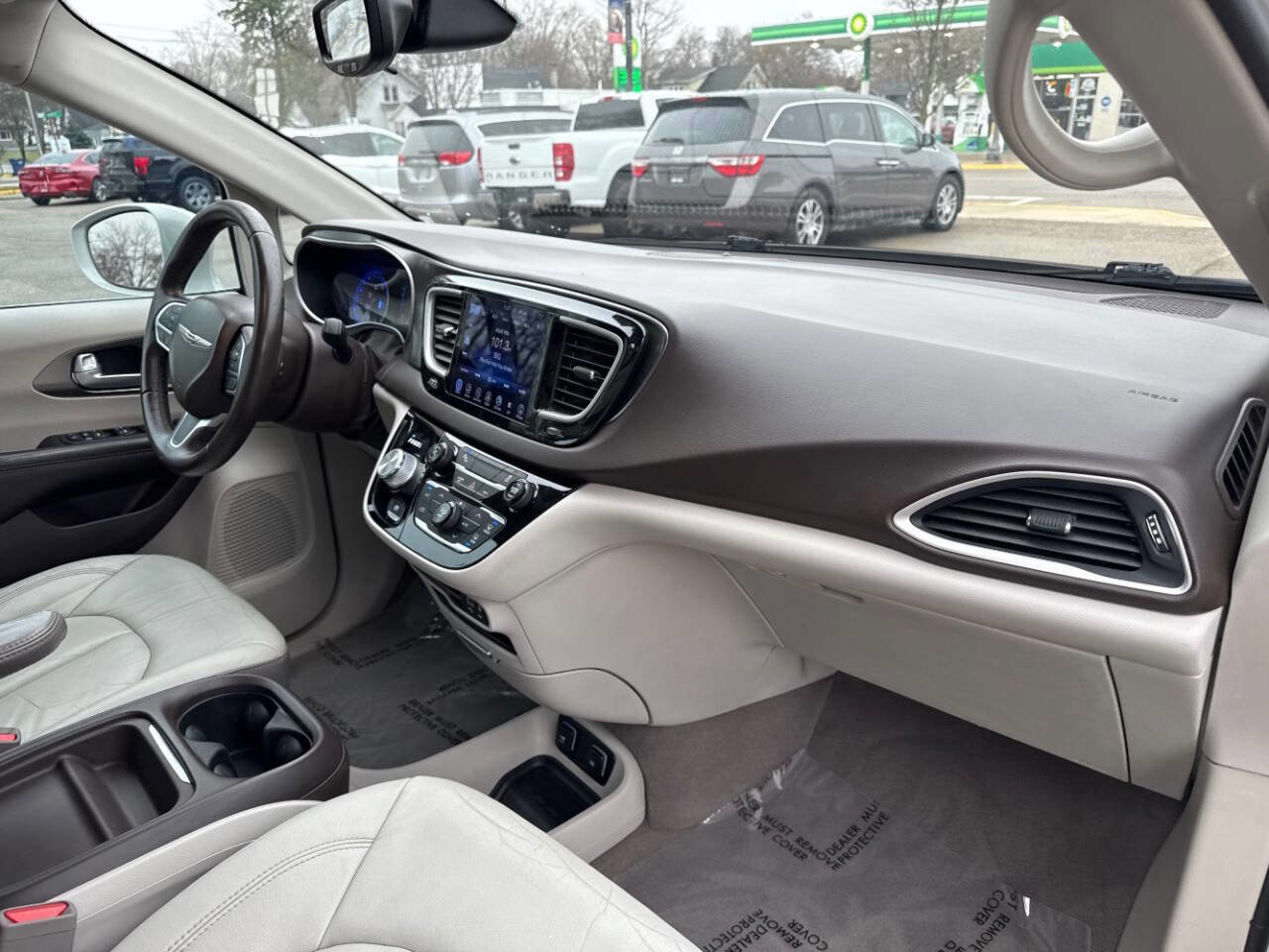 Used 2017 Chrysler Pacifica Touring-L FWD image 36