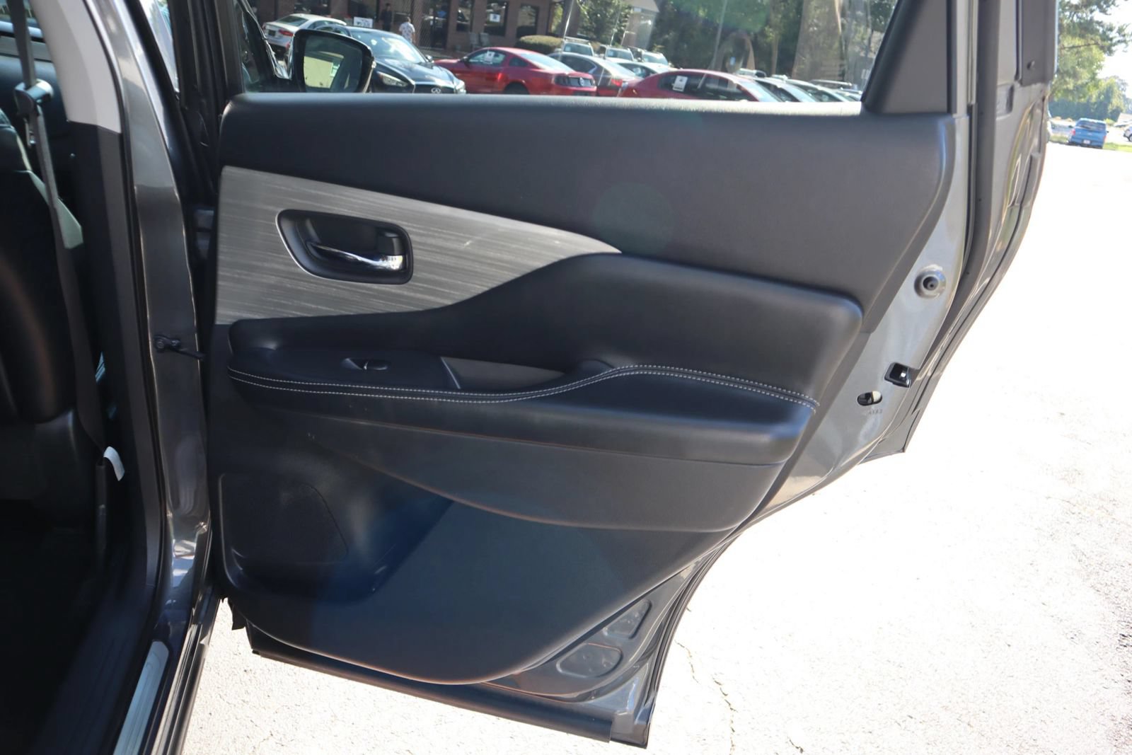 Used 2015 Nissan Murano SL w/ SL Technology Package FWD image 18