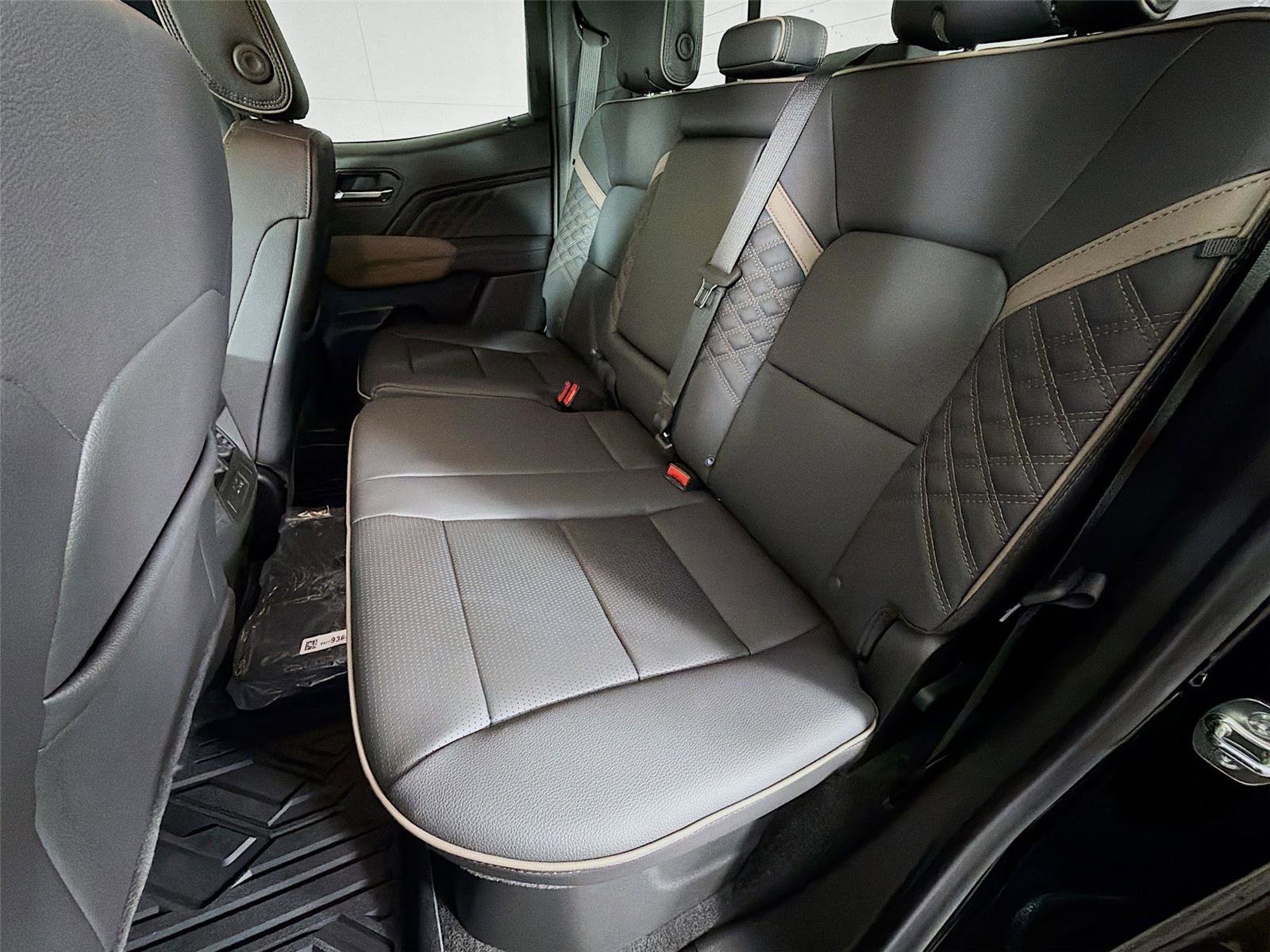 New 2026 GMC Canyon Denali w/ LPO, Denali Black Edition image 22