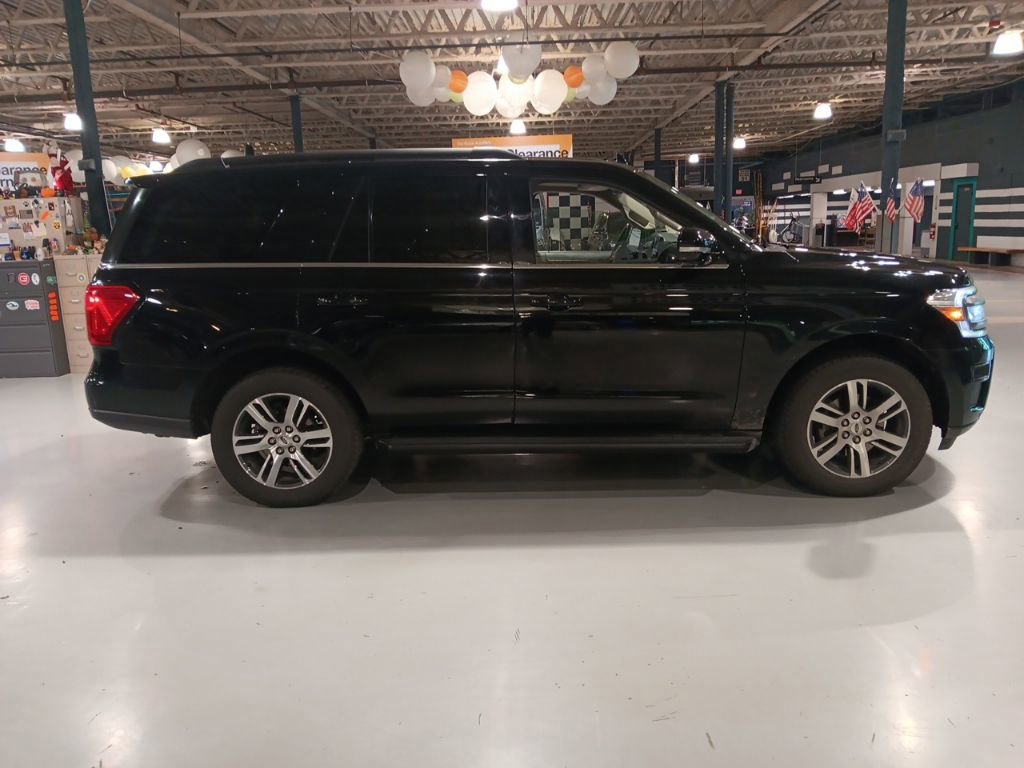 Used 2024 Ford Expedition XLT AWD/4WD image 5