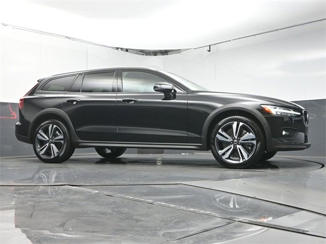 Used 2024 Volvo V60 B5 Cross Country Plus image 30