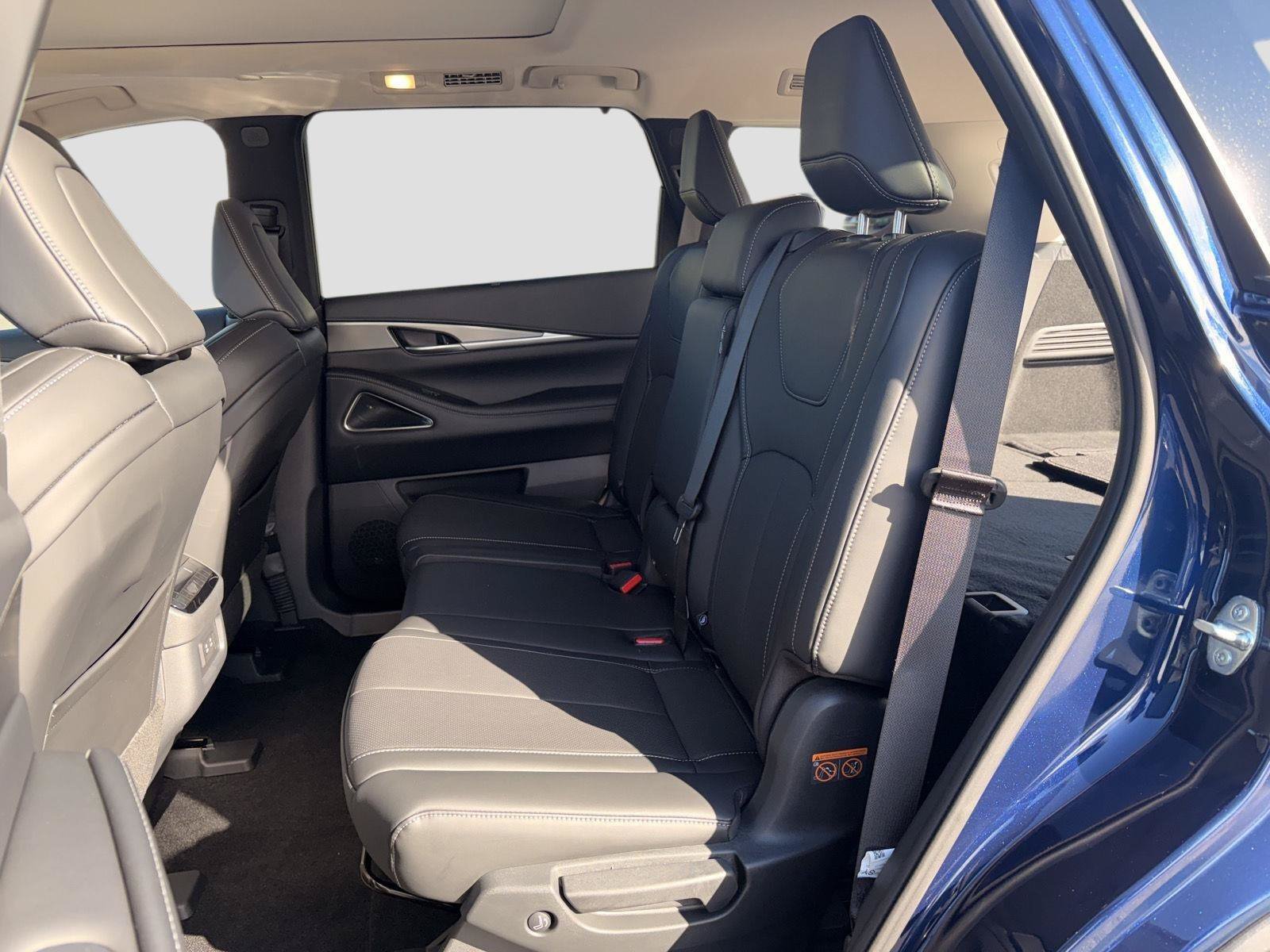 Used 2026 INFINITI QX60 Luxe w/ Cargo Package FWD image 12