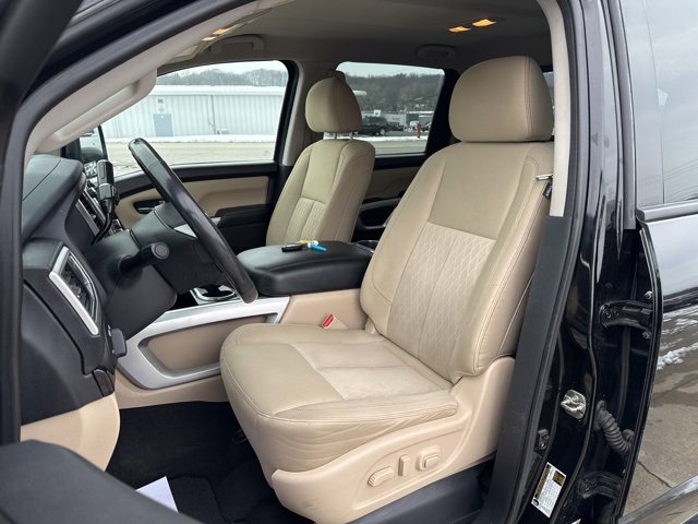 Used 2017 Nissan Titan SV image 2