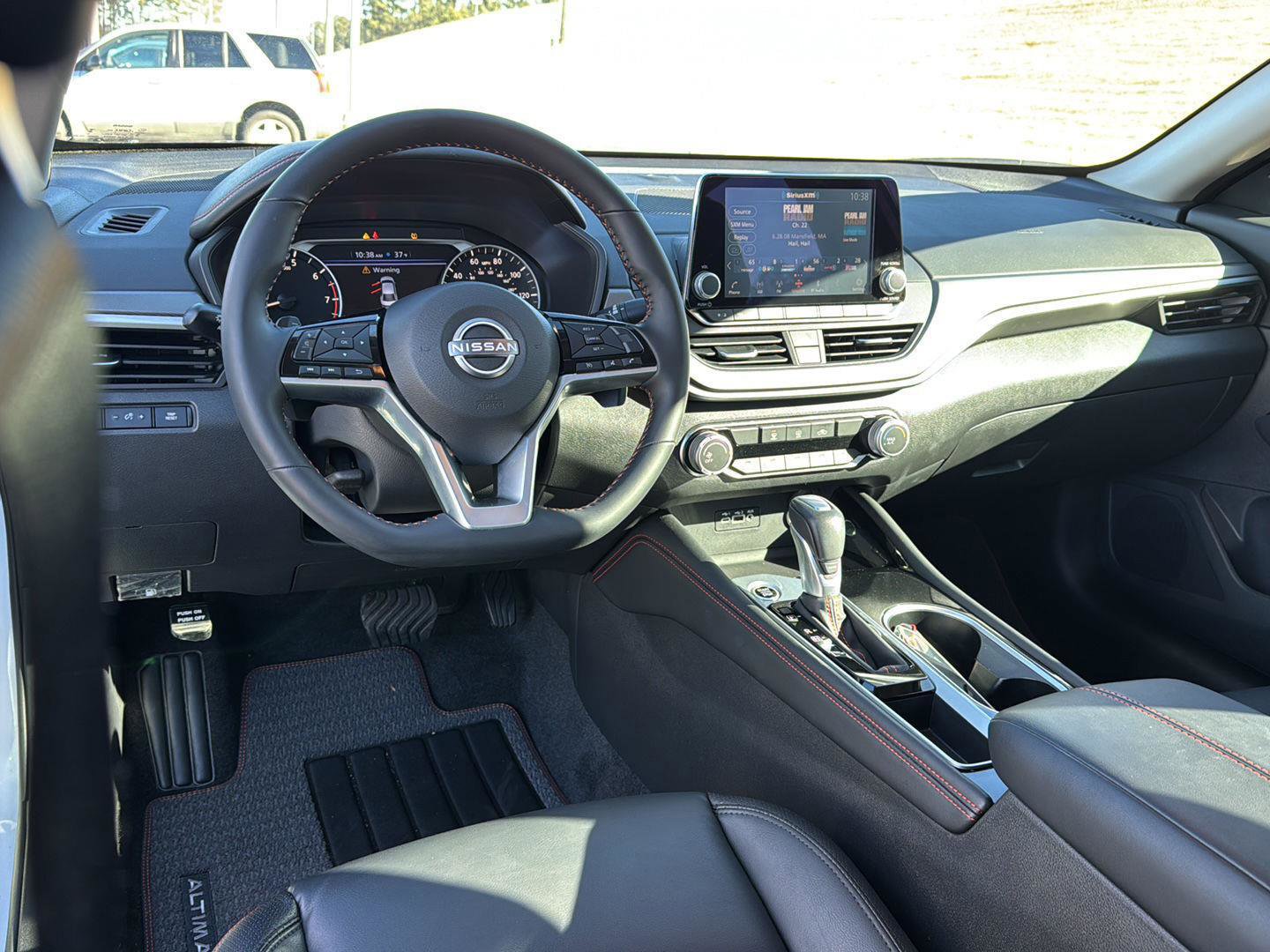 Used 2025 Nissan Altima 2.5 SR image 16