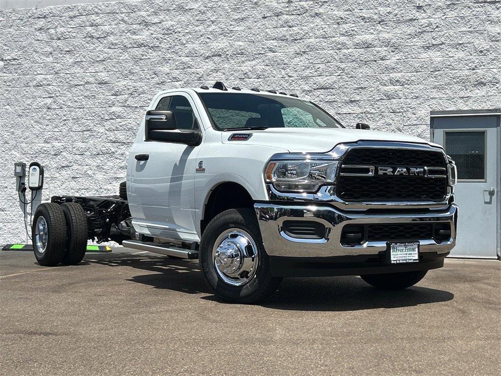 New 2024 RAM 3500 Tradesman image 2