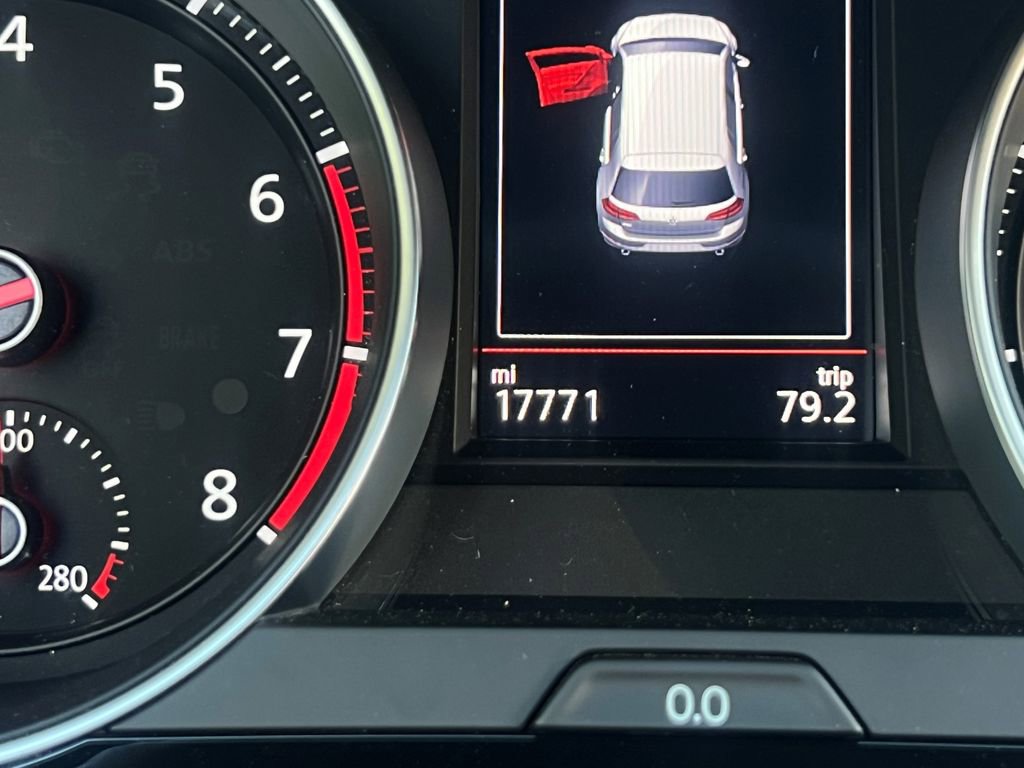 Used 2020 Volkswagen GTI SE image 28