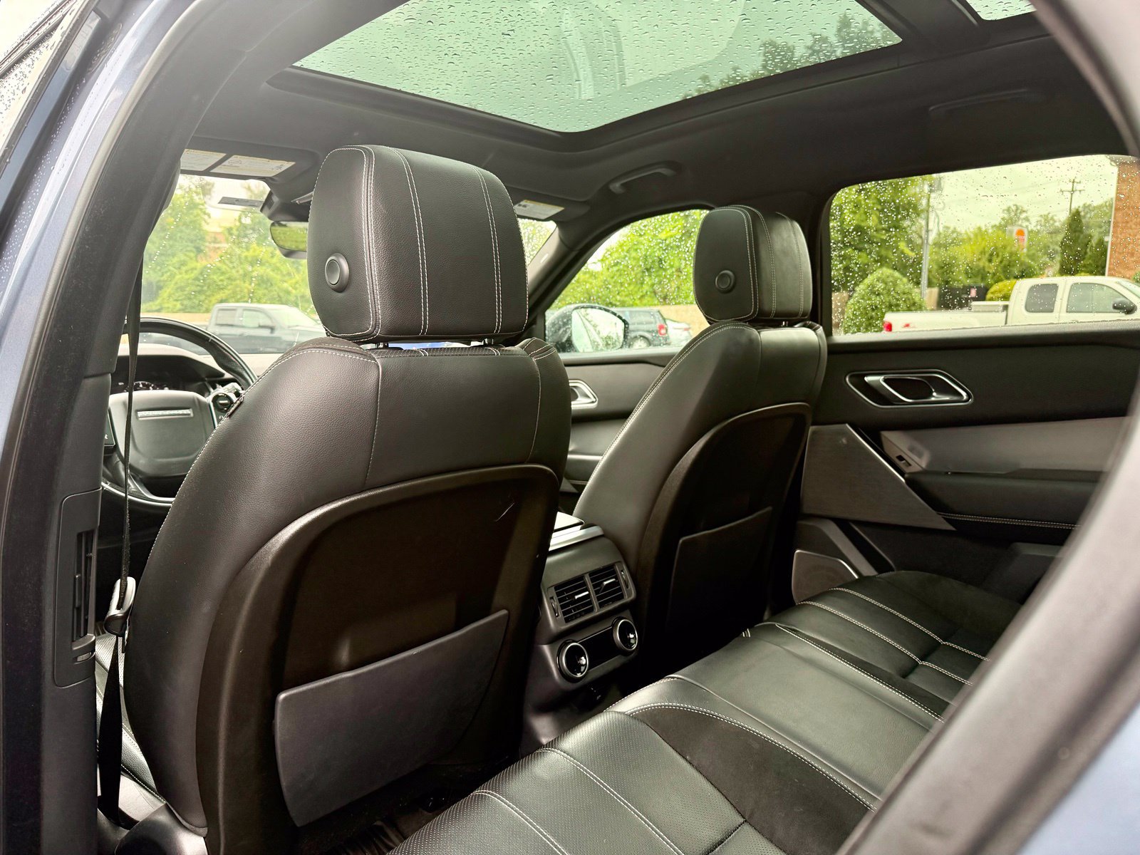 Used 2018 Land Rover Range Rover Velar R-Dynamic SE AWD/4WD image 13