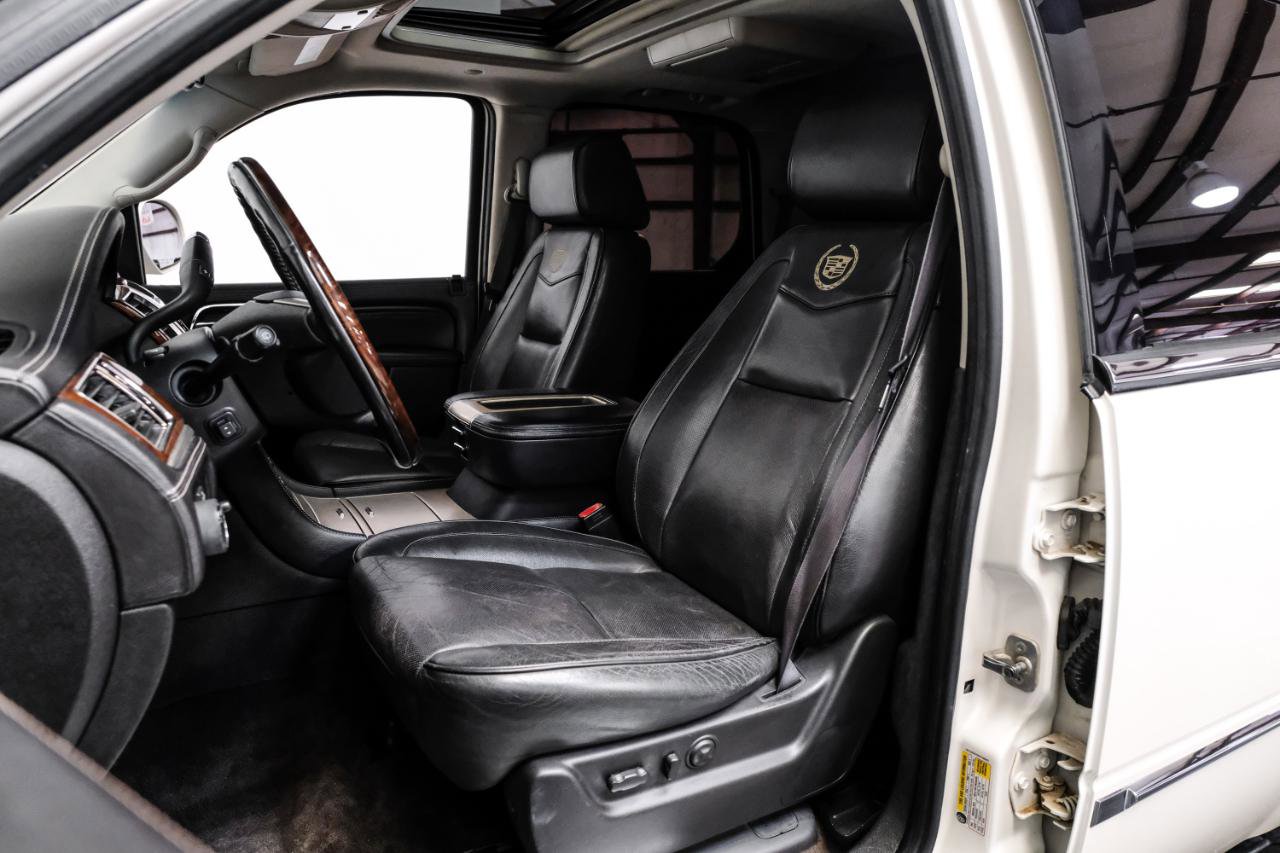 Used 2013 Cadillac Escalade Platinum RWD image 40