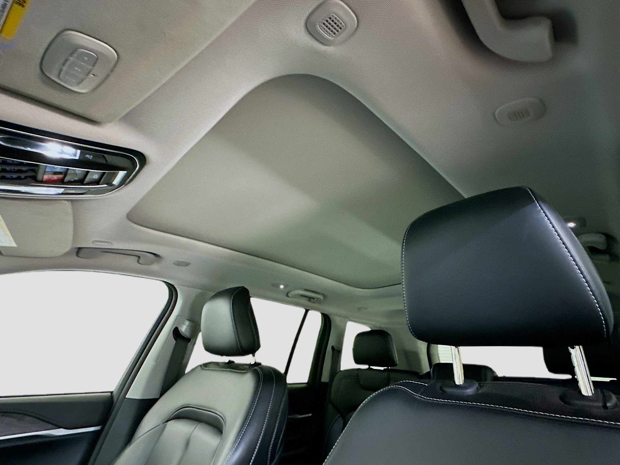 Used 2023 Jeep Grand Cherokee Limited image 27