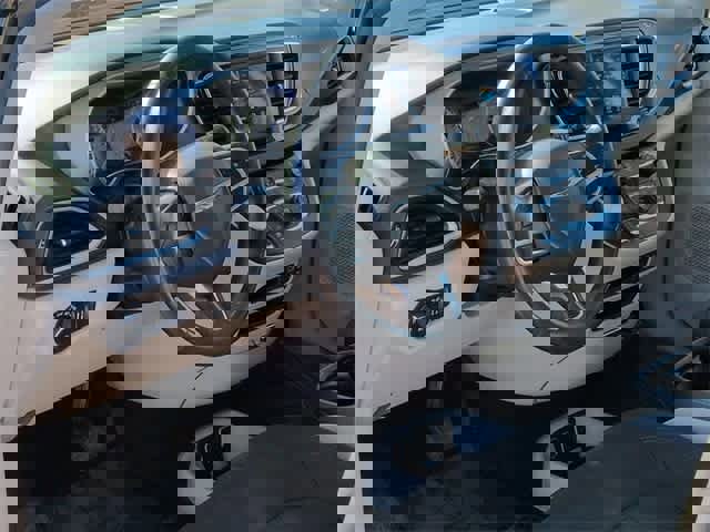 Used 2020 Chrysler Pacifica Touring image 10