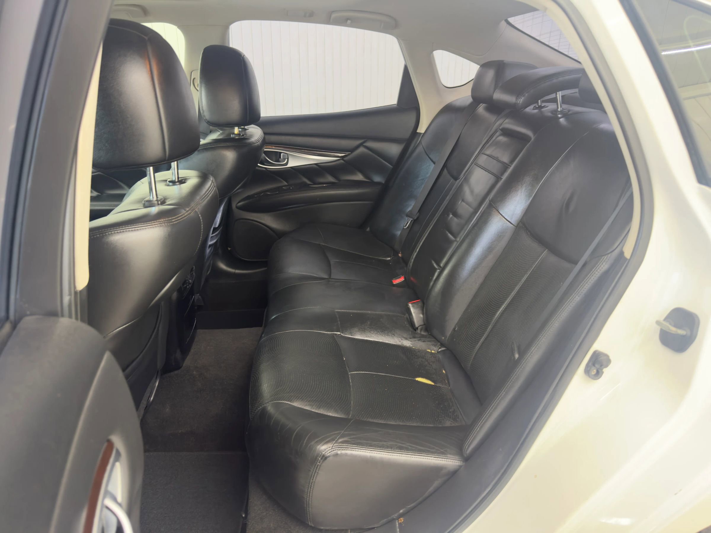 Used 2012 INFINITI M37 w/ Premium Pkg image 11