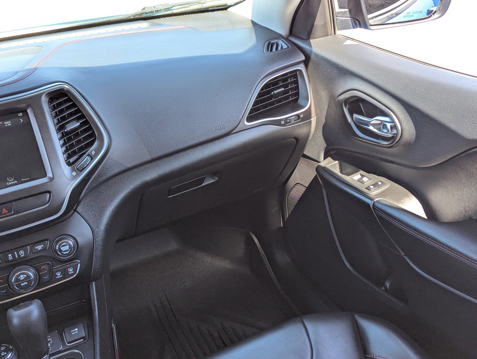 Used 2020 Jeep Cherokee Trailhawk w/ Cold Weather Group image 18