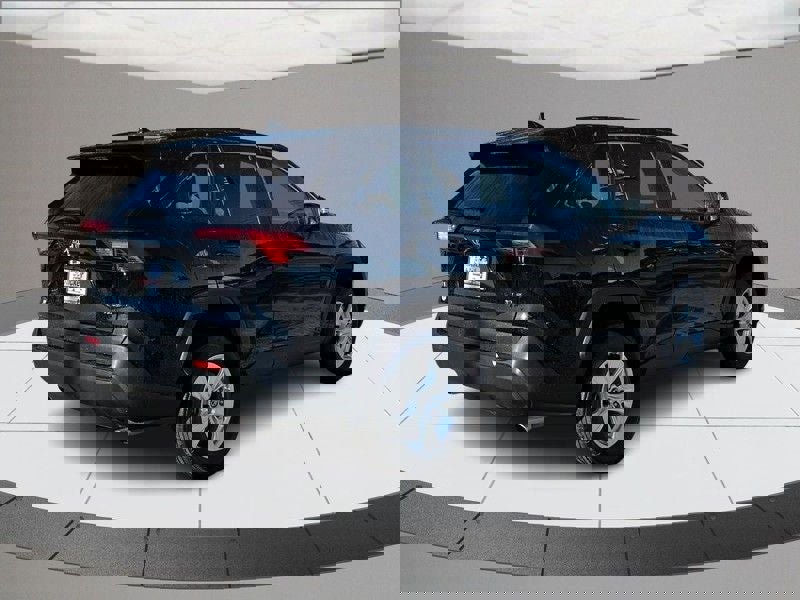 Used 2021 Toyota RAV4 XLE image 3