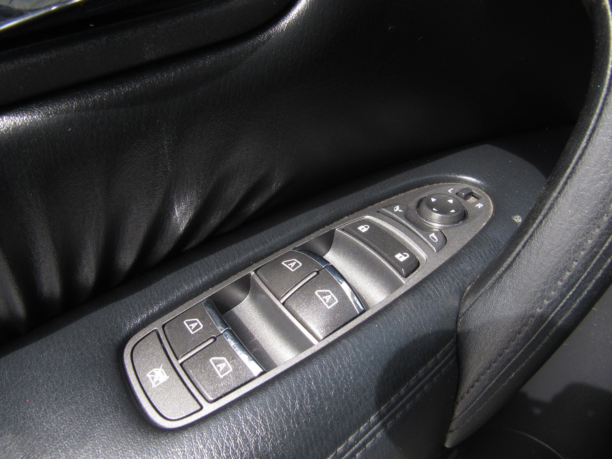 Used 2021 Nissan Armada SV RWD image 23