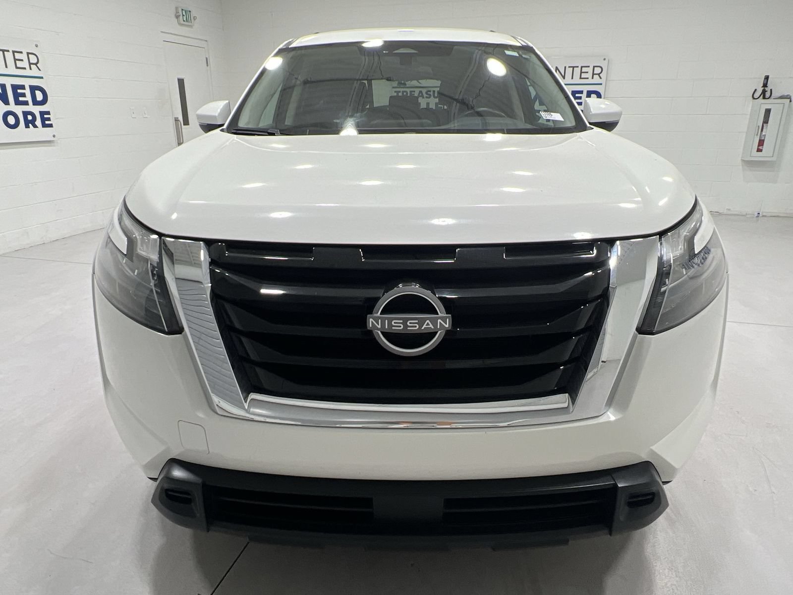 Used 2025 Nissan Pathfinder SV AWD/4WD image 3