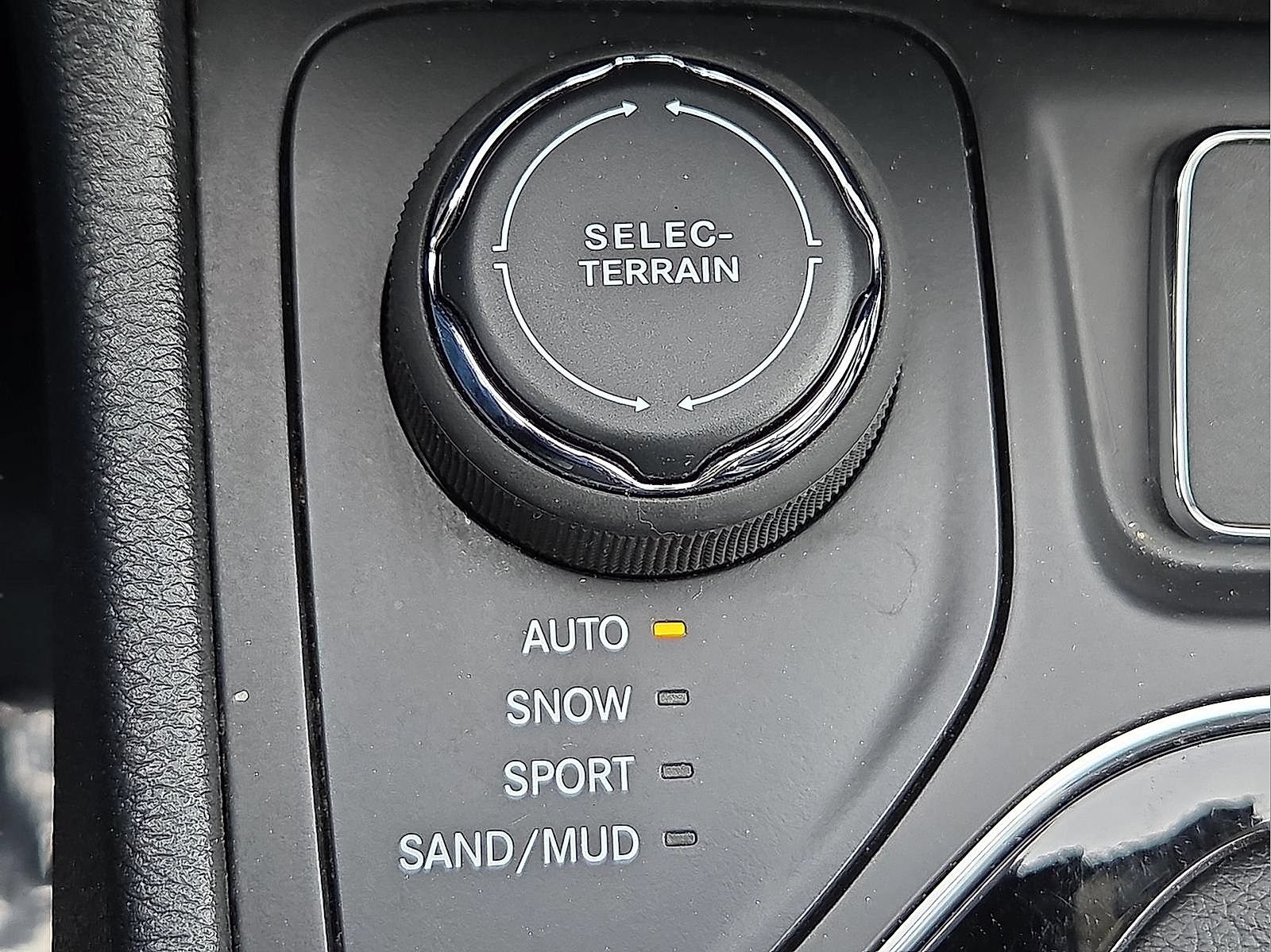 Used 2022 Jeep Cherokee Limited AWD/4WD image 18