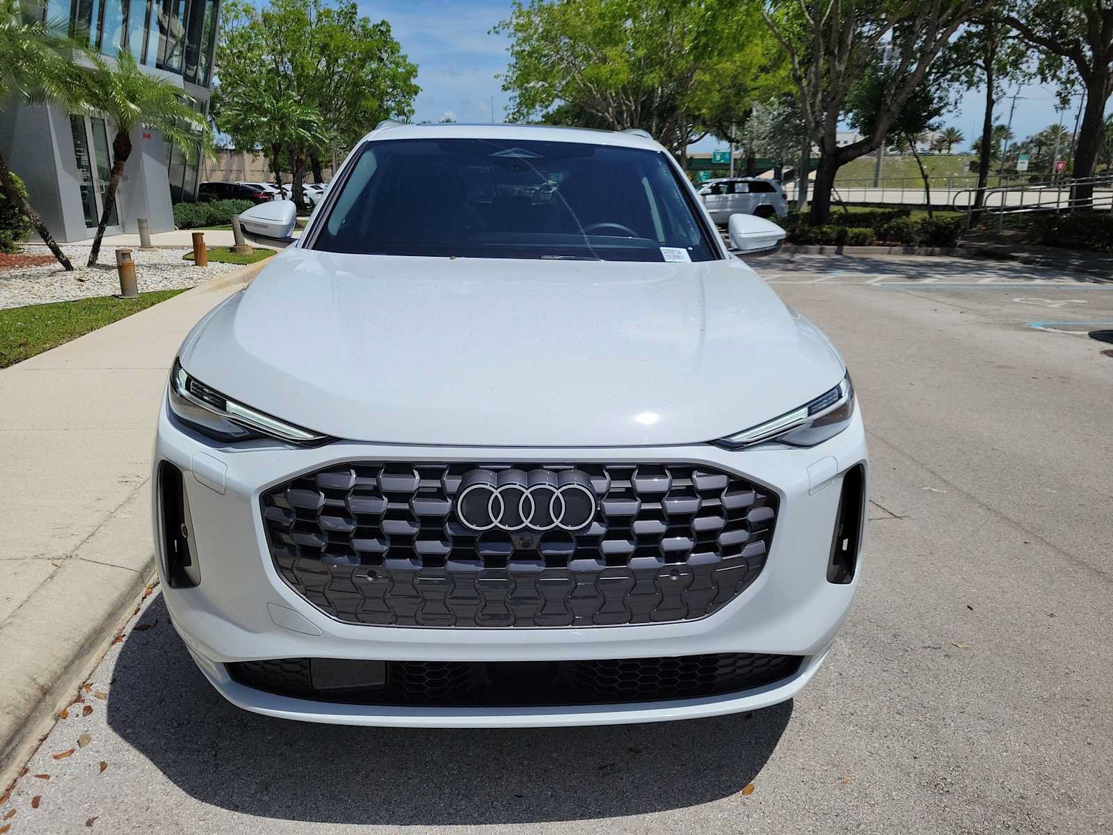 Certified 2025 Audi Q5 Premium Plus w/ Premium Plus AWD/4WD image 3