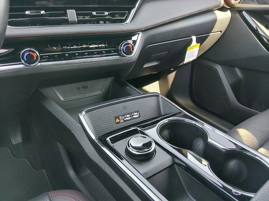 Used 2025 Chevrolet Equinox RS w/ Safety and Technology Package FWD image 19
