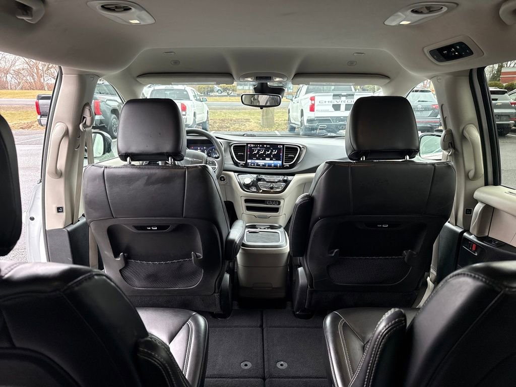 Used 2024 Chrysler Pacifica Touring-L FWD image 20