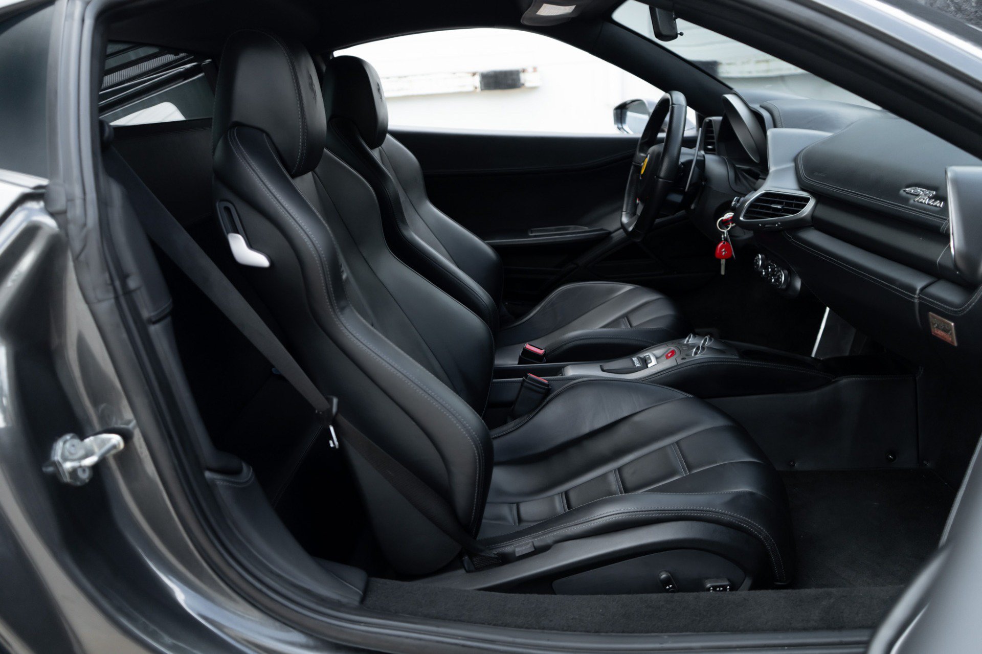 Used 2013 Ferrari 458 Italia Coupe RWD image 18