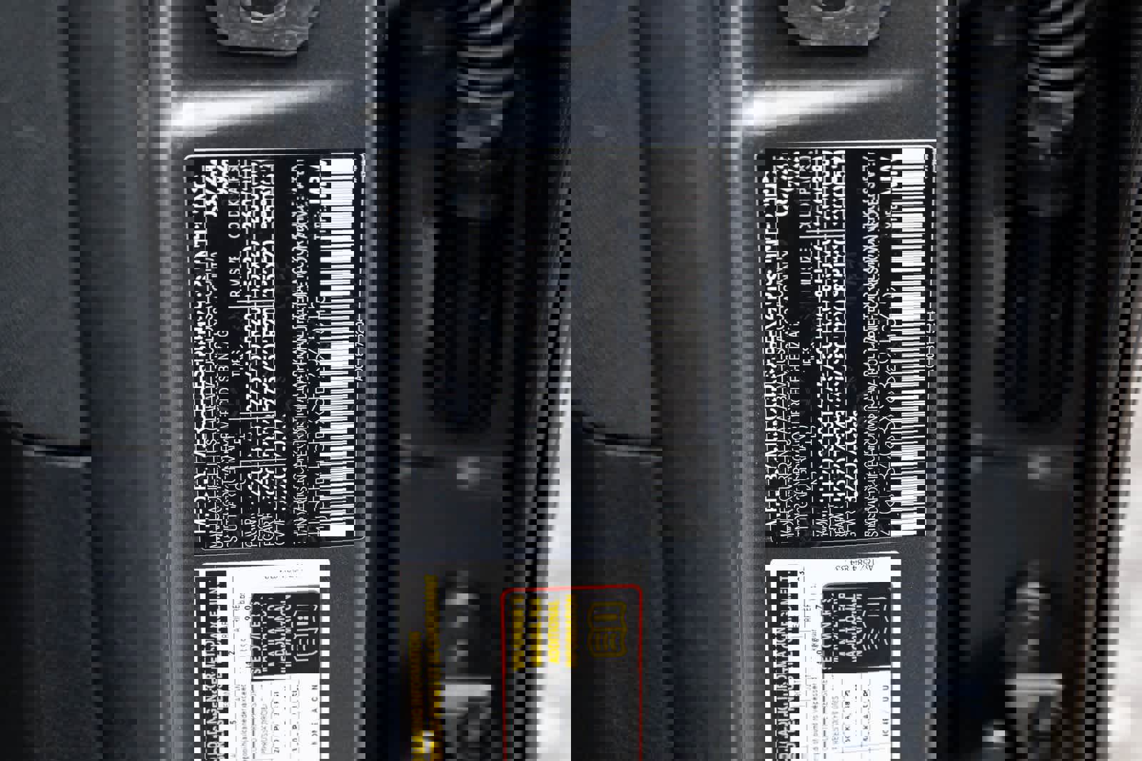 Used 2025 Mercedes-Benz GLE 450e 4MATIC w/ Driver Assistance Package image 21