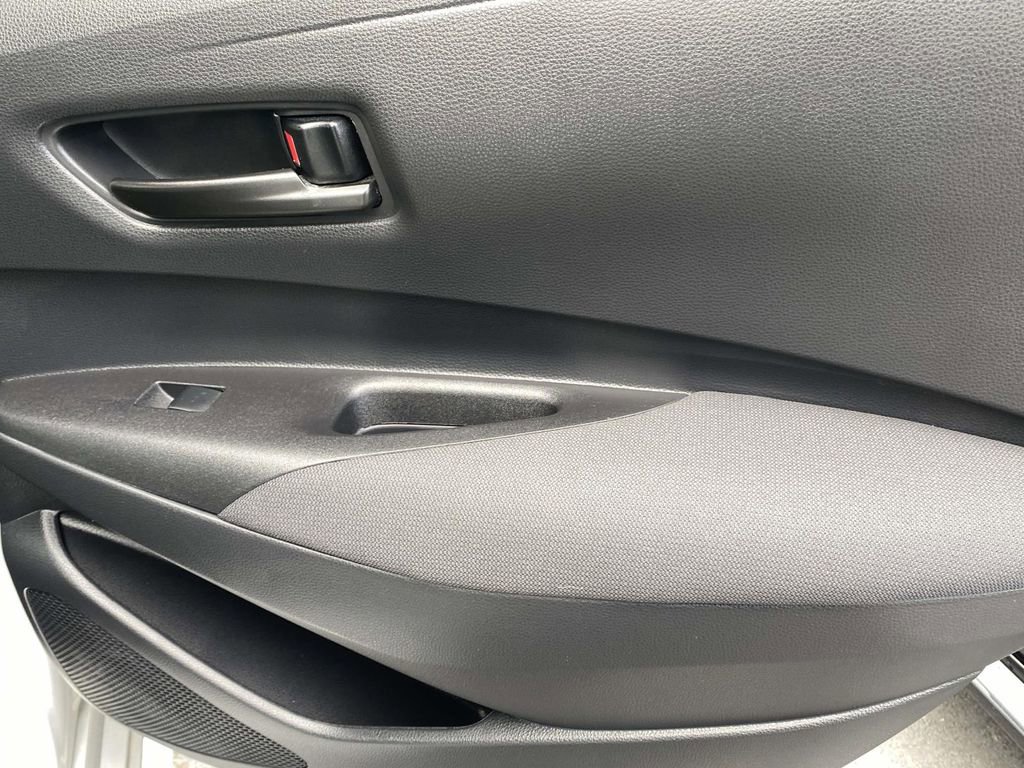 Used 2025 Toyota Corolla LE image 40