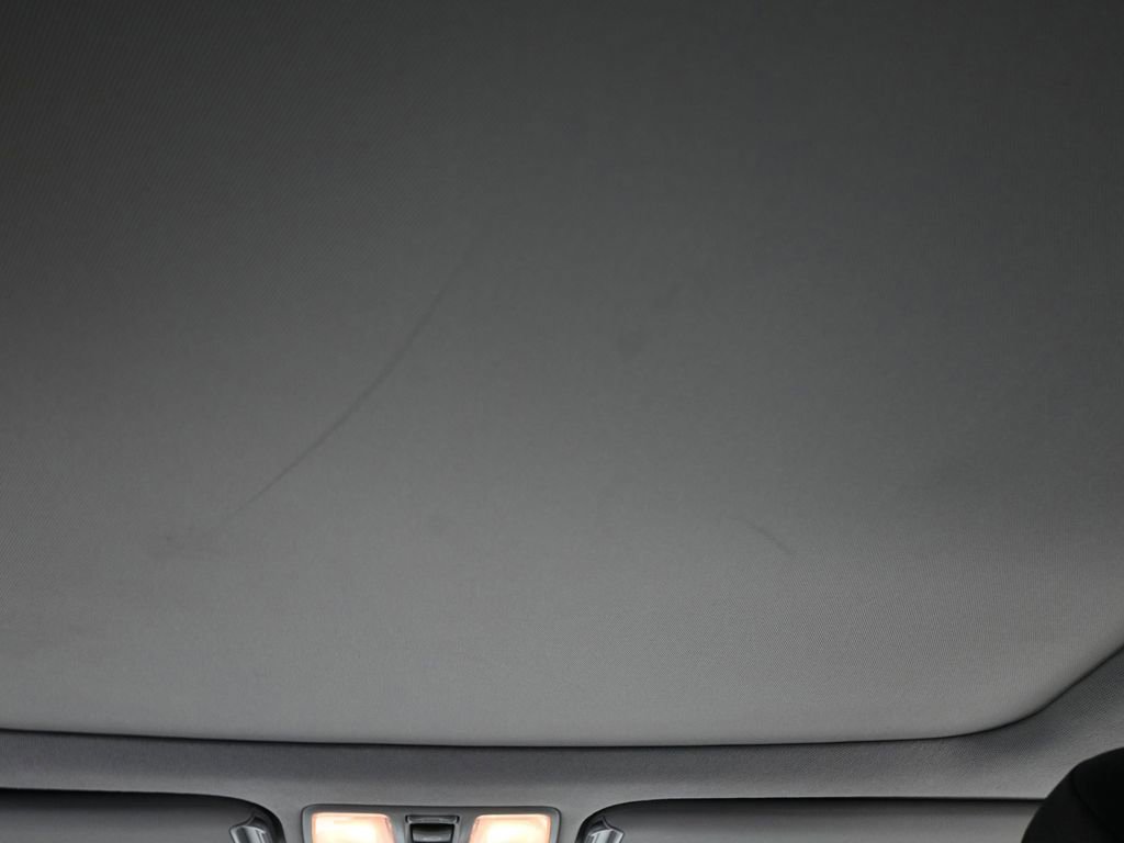 Used 2013 Hyundai Veloster w/ Style Pkg image 10