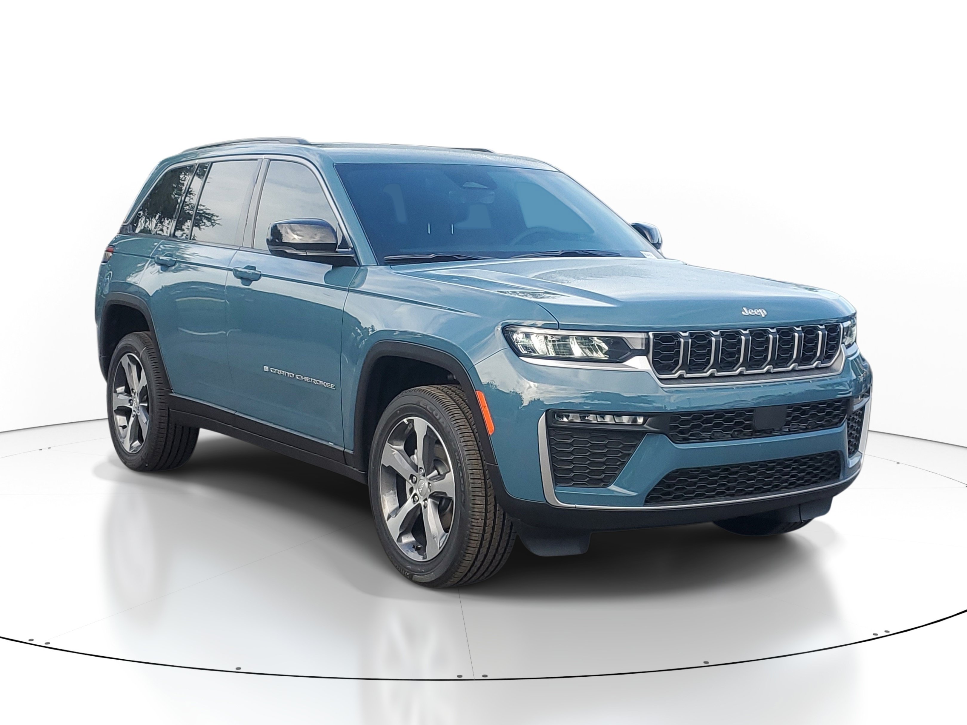 New 2026 Jeep Grand Cherokee Limited RWD image 2