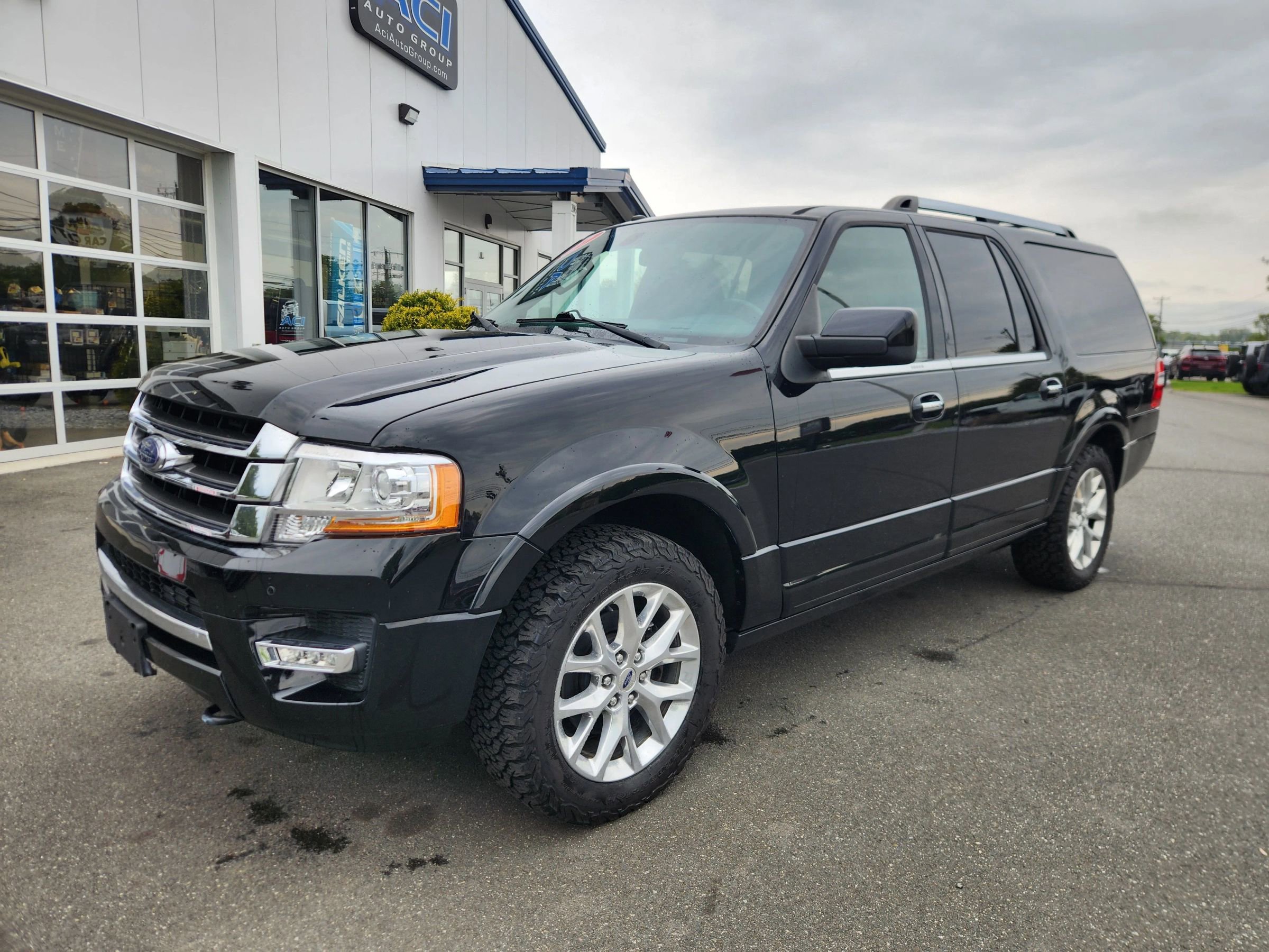 Used 2017 Ford Expedition EL Limited w/ Equipment Group 301A AWD/4WD image 5