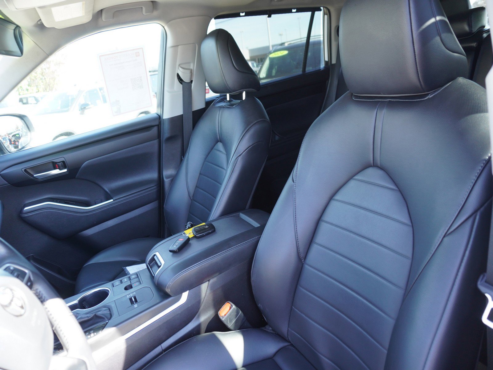 Used 2023 Toyota Highlander XLE image 24