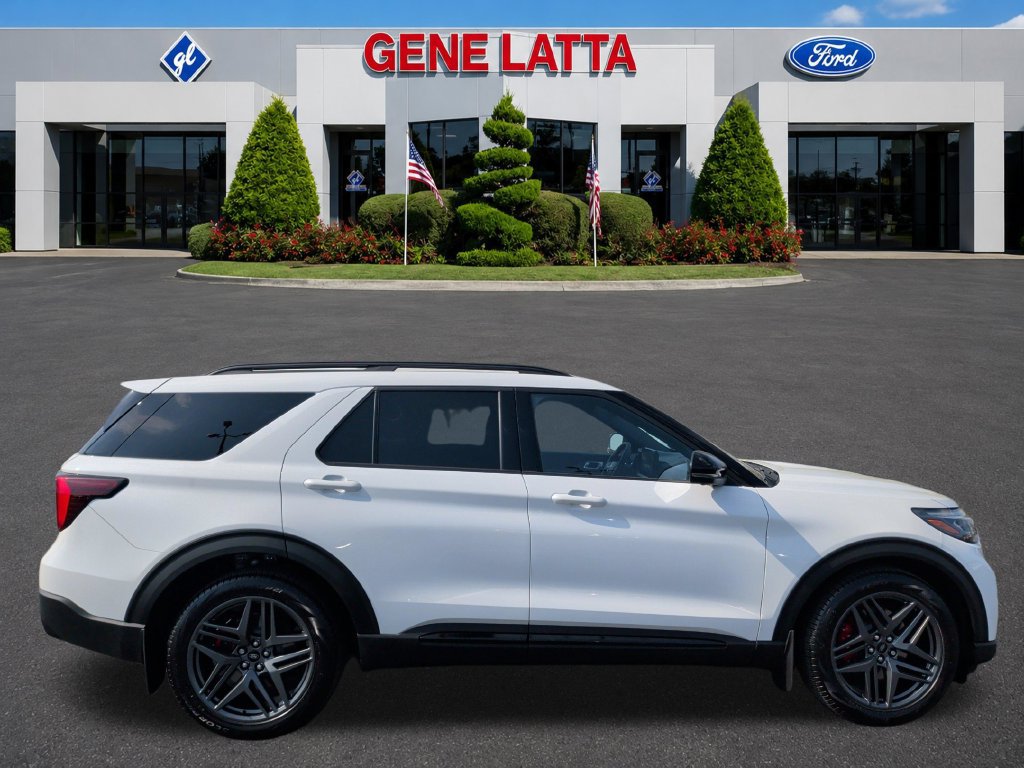 Used 2025 Ford Explorer ST AWD/4WD image 9