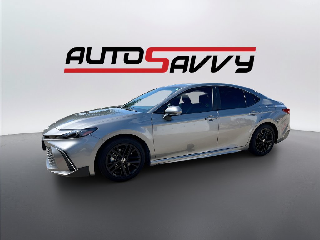 Used 2025 Toyota Camry SE FWD image 3