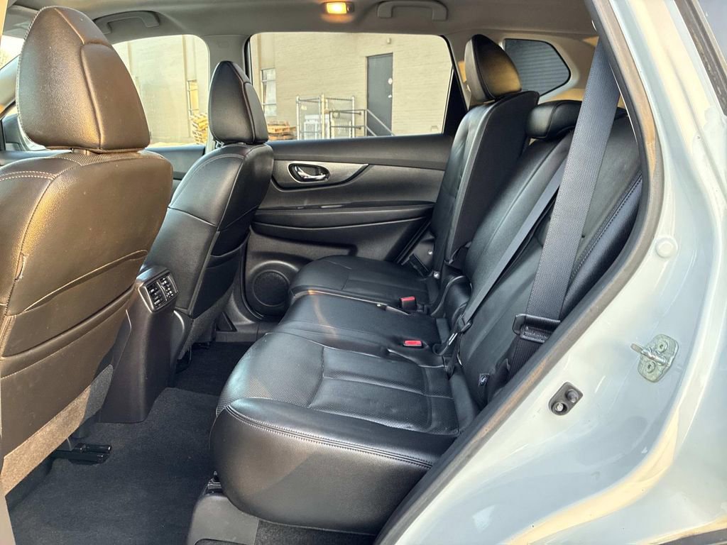 Used 2016 Nissan Rogue SL w/ SL Premium Package image 17