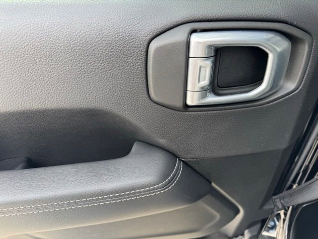 Certified 2022 Jeep Wrangler Unlimited Sahara w/ Cold Weather Group image 17