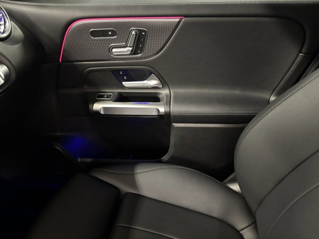 Used 2021 Mercedes-Benz GLB 250 image 15