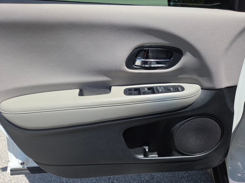 Used 2017 Honda HR-V LX image 30
