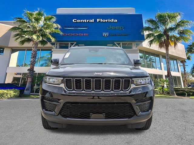 Certified 2024 Jeep Grand Cherokee Laredo X w/ Luxury Tech Group I AWD/4WD image 3