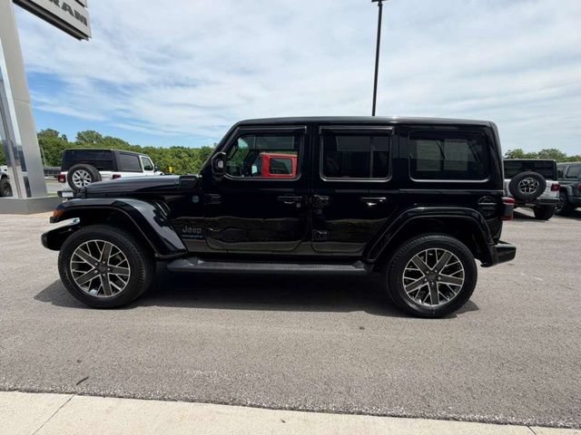 Used 2023 Jeep Wrangler Unlimited Sahara AWD/4WD image 2