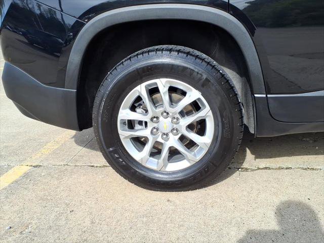 Used 2020 Chevrolet Traverse LS w/ LPO, Blackout Package AWD/4WD image 9